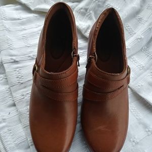 Clark's woman dressing or office shoe